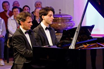 Crimmitschau: Tastenfeuerwerk zum Vereinsjubiläum - Markus (l.) und Pascal Kaufmann gastieren am 10. März in der Crimmitschauer St. Laurentiuskirche.