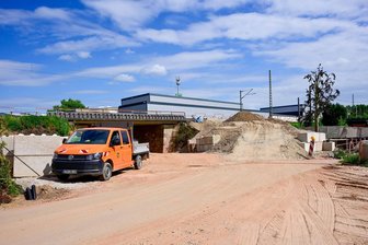 Crimmitschau: Tiefbauarbeiten zwischen Gosel und Paradiesweg auch nachts - Die Arbeiten an der Bahnbrücke über den Paradiesbach in Frankenhausen kommen voran.