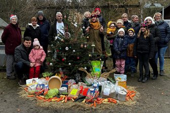 Crimmitschau: Tiergehege-Förderverein übergibt köstliche Überraschungen - Mitglieder des Fördervereins „Tiergehege Crimmitschau“ überbrachten Futtergeschenke für die Bewohner.