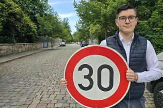 Crimmitschau: Untersuchung für Tempo 30 auf der Lindenstraße wird vorangetrieben - Mika Porzig macht sich für Tempo 30 auf der Lindenstraße in Crimmitschau stark.