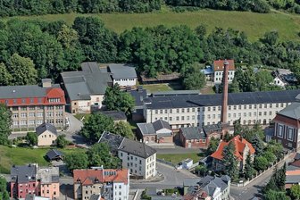 Crimmitschau: Weihnachtshändler nehmen wieder Tuchfabrik in Beschlag - Die historische Tuchfabrik Gebr. Pfau in Crimmitschau aus der Vogelperspektive.