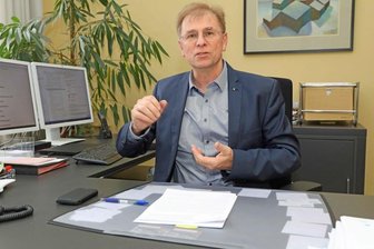 Crimmitschauer Oberbrügermeister André Raphael: "Ich weiß, dass viele Menschen Angst haben" - André Raphael - Oberbürgermeister in Crimmitschau