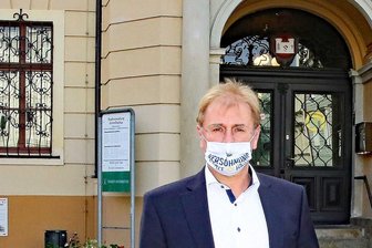 Crimmitschauer Oberbürgermeister hat Corona - André Raphael (58/CDU) ist an Corona erkrankt. Der Oberbürgermeister von Crimmitschau machte seine Covid-19-Infektion am Freitagnachmittag öffentlich.