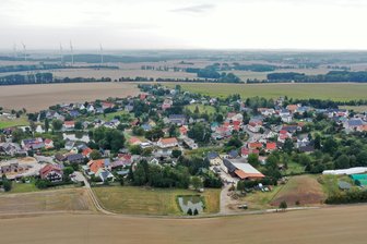 Crimmitschauer Ortsteil startet mit Fest in den Sommer - Der Crimmitschauer Ortsteil Mannichswalde aus der Vogelperspektive.