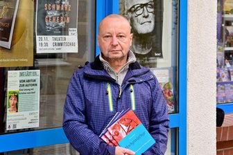 Crimmitschauer pflegt 15 Jahre seine Mutter: „Ich bin durch die Hölle gegangen“ - Uwe Griebsch hat seine schwerkranke Mutter 15 Jahre lang bis zur Selbstaufgabe gepflegt. Diese Zeit und das Erlebte hat er mit Schreiben verarbeitet.