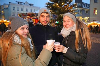 Crimmitschauer Weihnachtsmarkt ist eröffnet - Am Freitagnachmittag eröffnete der diesjährige Crimmitschauer Weihnachtsmarkt.
