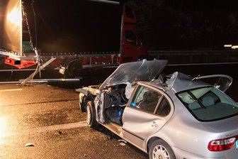 Crossen: Betrunkener verursacht schweren Unfall -