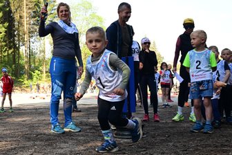 Crosslauf: Auftakt des Westerzgebirgscups erlebt überraschenden Ansturm - Bastian Schumann vom SV Neudorf holte bei den jüngsten Startern Bronze.