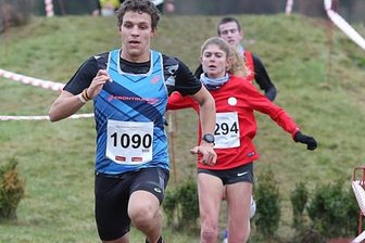 Crosslauf: EM-Qualifikation für Plauener in letzter Sekunde - Der 19-jährige Plauener Julian Gering überquerte die Ziellinie beim Crosslauf in Pforzheim als Dritter und sicherte sich nach monatelanger Verletzungspause das Ticket zur U-20-Europameisterschaft in Dublin.