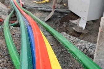 Crottendorf geht bei Breitbandausbau neue Wege - Das Unternehmen Unsere Grüne Glasfaser - hier ein Symbolbild - wird in ausgewählten Arealen in Crottendorf auf eigene Kosten ein Glasfasernetz verlegen. Das kann später von verschiedenen Internet-Anbietern genutzt werden. 