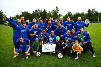 Crottendorfer Fußballer wollen im Pokalfinale für Überraschung sorgen - 2018 holte der SV Blau-Weiß Crottendorf das letzte Mal den Erzgebirgspokal. Sieben Spieler von damals sind auch am Samstag dabei.