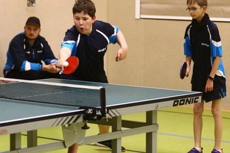 Crottendorfer Jungs holen auf - Max Fiedler und Tim Burkert (r.) erspielten für den SV Crottendorf bereits einige Punkte, haben drei von fünf Spielen gewonnen.
