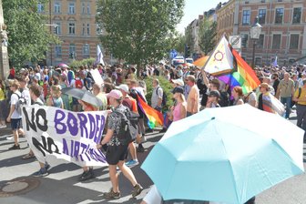 CSD-Demo in Freiberg: Was ist geplant? - Zum ersten CSD im September 2024 zogen zwischen 500 und 600 Menschen durch Freiberg.