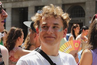 CSD in Bautzen: Rechtsextreme Gruppierungen mobilisieren zum Protest – das sagt der Mitveranstalter Jonas Löschau dazu - Jonas Löschau beim CSD.