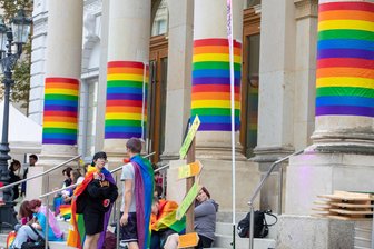 CSD in Plauen: So will die Polizei das Demonstrationsgeschehen absichern - Auch in diesem Jahr planen die Organisatoren eine bunte Party auf dem Theaterplatz.