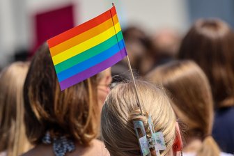 CSD: Polizei bereitet sich auf Einsatz in Zwickau vor - Am Samstag wird in Zwickau beim CSD wieder für die Rechte von Lesben, Schwulen, Bi- und trans-identen Menschen demonstriert.