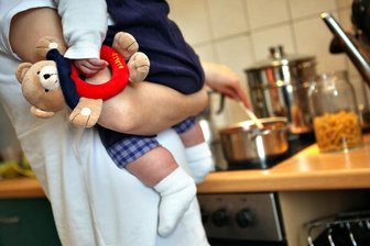 CSU will Bundes-Elterngeld von 14 auf 16 Monate verlängern - Anstelle der bisher 14 Monate soll der Anspruch auf die Leistung künftig um zwei weitere Monate auf 16 Monate steigen.