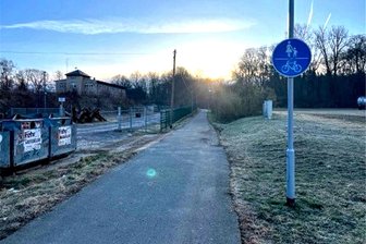 Cunsdorfer Straße in Reichenbach wird zu einem Nadelöhr - Auf diesem schmalen Rad-/Gehweg sollen Busse zwischen der Cunsdorfer Straße und dem Erlicht fahren.