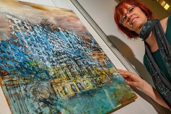 Cunsthalle: Neues Projekt für Chemnitzer Künstler - Peggy Albrecht vom Chemnitzer Künstlerbund zeigt "Spannung", eine Arbeit mit Mischtechnik aus diesem Jahr, und bezieht sich auch auf das Opernhaus.
