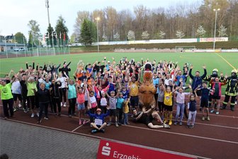 CVJM-Spendenlauf im Erzgebirge übertrifft alle Erwartungen - Ein buntes Teilnehmerfeld: 97 Starter zählte der erste Flutlicht-Spendenlauf des CVJM Annaberg.