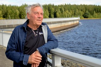 „Da muss man nicht nach Mallorca“ - Vogtländische Talsperre wird 100 - Peter Schmidt blickt über „seine" Talsperre. Sein Vater war einst Staumeister.