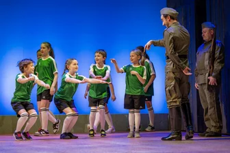„Da musste ich das Lachen unterdrücken“: Domkurrende in Freiberger Aufführung „Carmen“ zu erleben - In der Freiberger Aufführung „Carmen“ hat die Domkurrende eine wichtige Aufgabe.