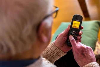 "Da schwingt so viel Arroganz mit" - Für sehr viele Senioren war es schwierig, über die Hotline einen Impftermin zu erhalten.