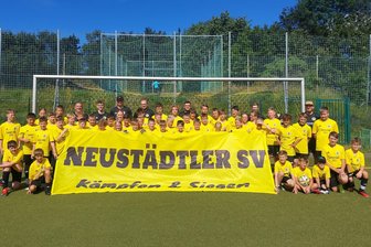 Da spielt der Urlaub die zweite Geige: Trainingslager beim NSV erweist sich als Volltreffer - Runde Sache: Das Trainingslager der Schwarz-Gelben für ihre D- und E-Jugend kam prima an. Viel Herzblut ist in die Premiere geflossen, die keine Eintagsfliege bleiben soll.