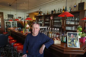 „Da waren Profis unterwegs“: Betreiber der Cadillac-Bar aus Meerane spricht über Einbruch - Die Cadillac-Bar von René Jacobi war diese Woche in Meerane das Ziel von Einbrechern.