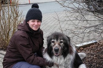 Da wird der Hund in Chemnitz verrückt: Zu wenige Kotbeutel und dafür zu hohe Steuern? - Ariane Jakobs kann mit ihrem Hund nicht auf Hundewiesen. Einige seien gar nicht umzäunt. Sind welche vorhanden, dann oft zu niedrig, findet die Hundebesitzerin.