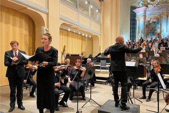 Dacapo nach der Uraufführung: Chemnitzer Singakademie führt ihr "Requiem Corona" in Freiberg auf - Dacapo, drei Monate nach der Uraufführung: Mit Komponist Andreas Pabst am Pult führten die Singakademie Chemnitz, die Mittelsächsische Philharmonie sowie Sopranistin Amelie Müller und Tenor Alexander Schafft in der Freiberger Nikolaikirche Pabsts "Requiem Corona" auf.