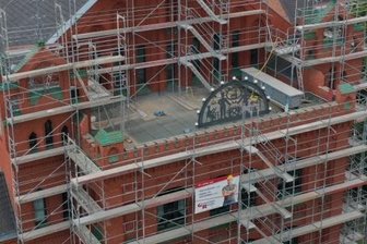 Dacharbeiten erfordern Gerüst -