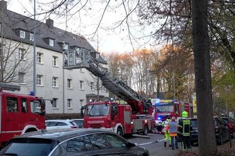 Dachbodenkammer brennt -