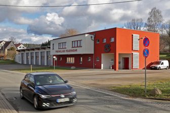 Dachschaden am neuen Feuerwehrgerätehaus in Waldenburg: Sanierung kostet rund 125.000 Euro - Blick zum Feuerwehrgerätehaus an der Grünfelder Straße in Waldenburg. Für die Dachsanierung werden 125.000 Euro benötigt.