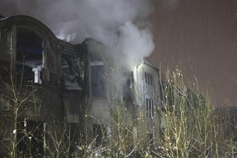 Dachstuhl brennt in Chemnitz: Polizei ermittelt - Das Feuer hatte sich im Dachstuhl eines leerstehenden Gebäudes ausgebreitet.