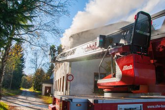 Dachstuhlbrand im Lindenhof Schlettau - Das Feuer ging auf den Dachstuhl über.
