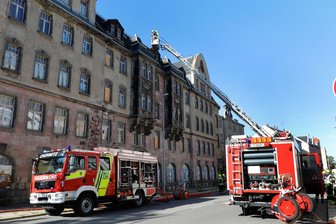Dachstuhlbrand in Chemnitz - Polizei ermittelt wegen Brandstiftung -