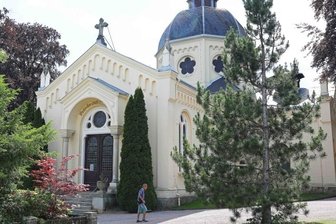 Dafür gibt es Geld aus SED-Vermögen - Die Kapelle auf dem Crimmitschauer Friedhof wurde 1865 errichtet. Das Mauerwerk ist marode, an mehreren Stellen haben sich Risse gebildet.