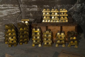 Damals in der DDR: Wie die Stasi das Nazi-Gold von Crimmitschau suchte - Feuchter Schatzsuchertraum: Raubgold, säuberlich gestapelt.