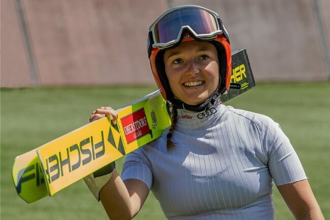 Damen dürfen offiziell Skifliegen - Katharina Althaus freut sich auf Flüge weit über 200 Meter. 