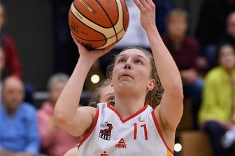 Damenbasketball: Chem-Cats verzichten auf Bundesliga - Um Korbjägerin Lucile Peroche wollen die Chem-Cats in der 2. Liga ein Team aufbauen. 