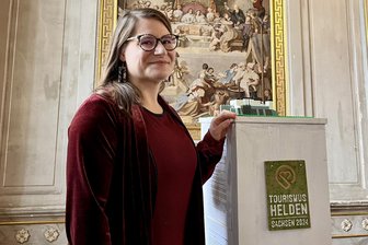 „Damit auch ein Kleinod im Rampenlicht strahlt“: Warum auf Schloss Wildenfels eine Tourismusheldin residiert - Dorothea Landrock-List leitet den Musenhof Schloss Wildenfels. Für ihr Engagement ist sie als „Tourismusheldin“ geehrt worden. Die Auszeichnung wird vom Landestourismusverband vergeben.