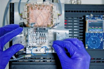 Damit Krankheiten schneller erkannt werden: Region entwickelt Diagnostik der Zukunft - Der Prototyp eines Lab-on-Chip im Labor des Leipziger Fraunhofer Instituts IZI