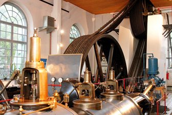 Dampftag in Werdau: Steampunk, Zeppelin-Simulator und Familienspaß - Die Dampfmaschine im Stadt- und Dampfmaschinenmuseum in Werdau.