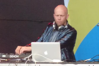 Dance-Cover-Könner: Paul Spencer von Dario G ist tot - Paul Spencer mit Dario G im Jahr 2016 bei einem Festival in Cambridge.
