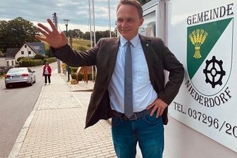 "Dann ist unser Ort mit Energiesparlampen durchgetauscht" - Stephan Weinrich - Bürgermeister Niederdorf