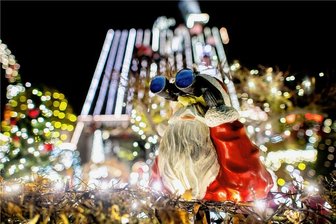 Darauf freuen sich die Freiberger auf dem Christmarkt - Vom 1. Advent bis zum Jahresende erstrahlt das Haus der Familie mit Weihnachtsdekoration und rund 60.000 Lichtern.