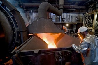 Daraus kann man was machen - Galvanikschlämme und metallische Rückstände werden im Werk der Nickelhütte Aue eingeschmolzen. Die aus der Schmelze gewonnenen Nichteisen-Metallkonzentrate werden hier unter anderem zu Nickel-, Kobalt- und Kupferchemikalien veredelt. Der Auer Spezialbetrieb mit jahrhundertelanger Tradition ist ständig auf der Suche nach neuen Verwertungsmöglichkeiten für komplexe Abfälle.