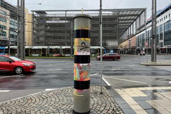Darf er bei Tempo 40 auslösen? Stadt Chemnitz bessert bei neuem Blitzer vor dem Tietz nach - Streng genommen steht der neue Blitzer vor dem Tempo-40-Schild. Die Stadt will nachbessern.