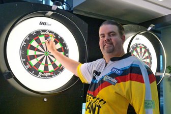 Dartprofi Gabriel Clemens im Interview: „Ich weiß, dass ich jeden schlagen kann“ - Gabriel Clemens zog 2023 ins WM-Halbfinale – seitdem ist er das bekannteste Gesicht der deutschen Dartszene.